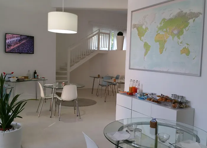 Szálloda Vittoria - Lucehotels